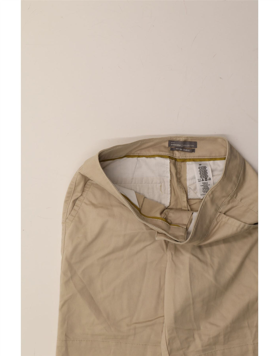 DOCKERS Womens Chino Shorts US 4 Small W27 Beige Cotton Vintage Dockers and Second-Hand Dockers from Messina Hembry 