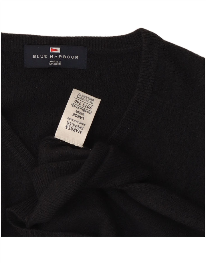 Marks & Spencer Ανδρικό Μπλε πουλόβερ με λαιμόκοψη με λαιμόκοψη σε μαύρο χρώμα, μπλε ναυτικό