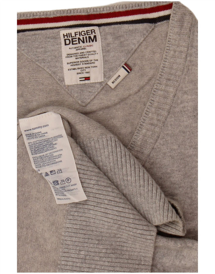 Ανδρικό πουλόβερ Tommy Hilfiger με V λαιμόκοψη, βαμβακερό μεσαίο γκρι
