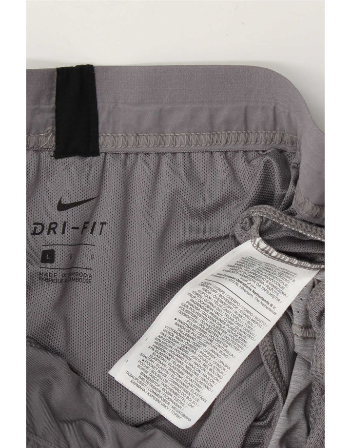 Ανδρικό αθλητικό σορτς Nike Dri Fit με μεγάλο γκρι πολυεστέρα