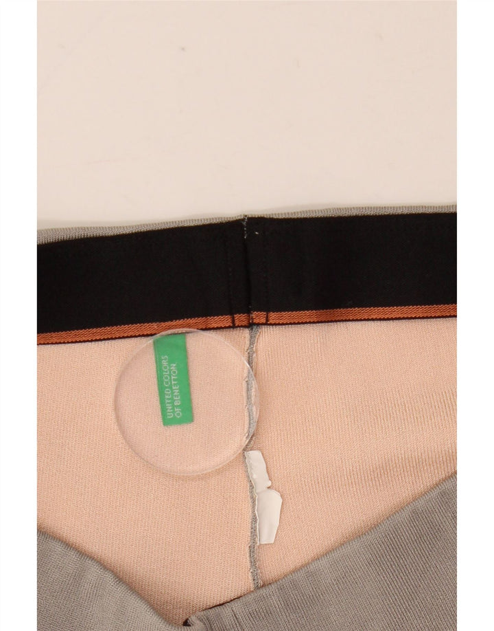 Γυναικείο καζούαλ σορτς Benetton W30 σε μεσαίο γκρι χρώμα