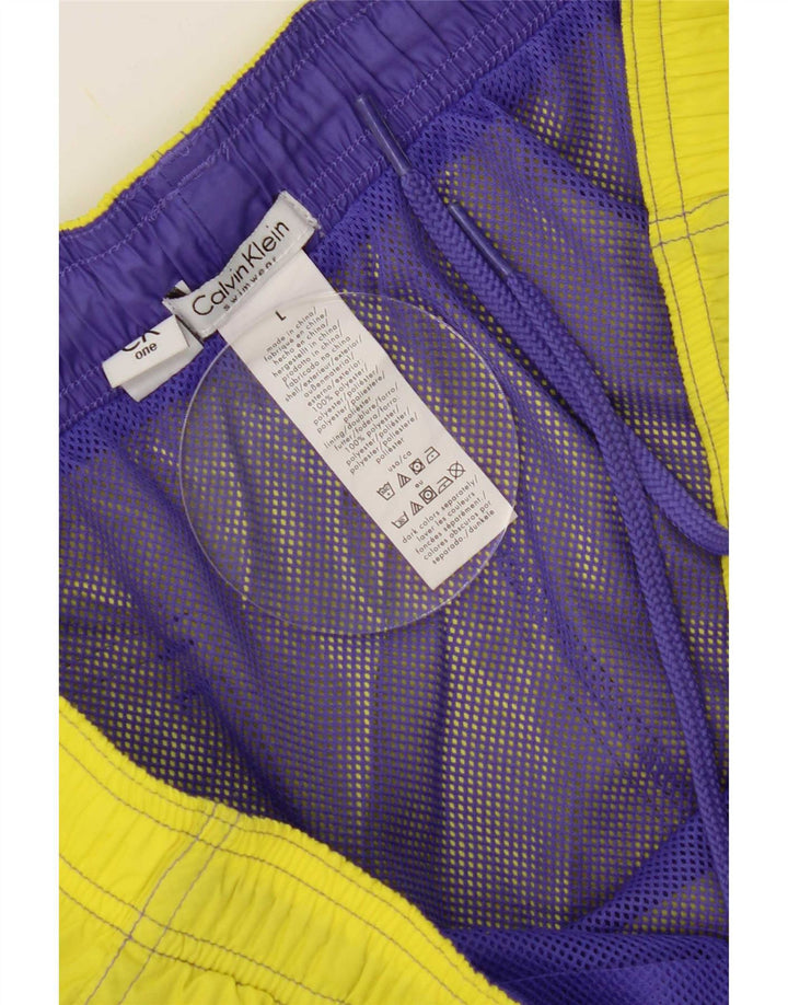 Γραφικό ανδρικό σορτς κολύμβησης Calvin Klein σε μεγάλο κίτρινο πολυεστέρα