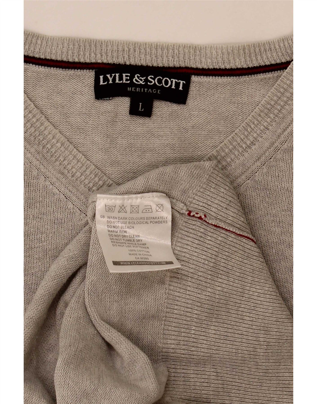 Ανδρικό πουλόβερ Lyle & Scott Heritage με λαιμόκοψη με λαιμόκοψη μεγάλο γκρι βαμβακερό