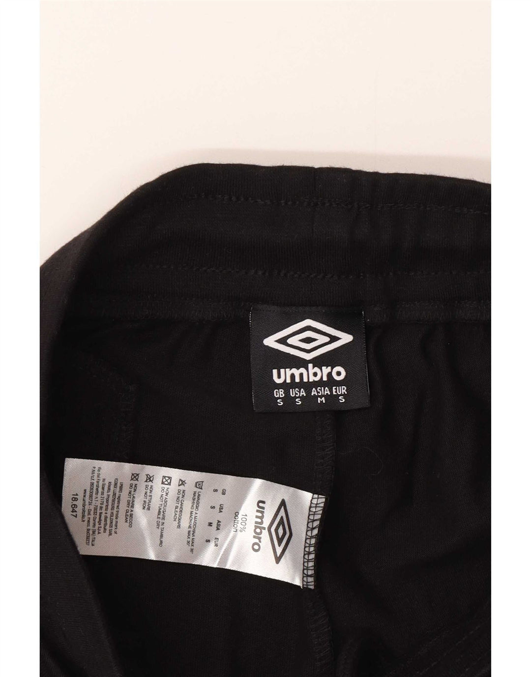 Ανδρικό αθλητικό σορτς Umbro μικρό μαύρο βαμβακερό