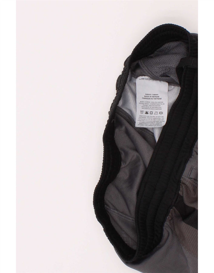 Γραφικό αθλητικό σορτς Nike Boys Dri Fit 12-13 ετών μεγάλο γκρι πολυεστέρα