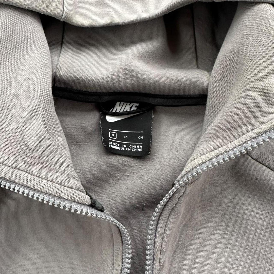 Φούτερ Nike σε στυλ τεχνολογίας - μικρό