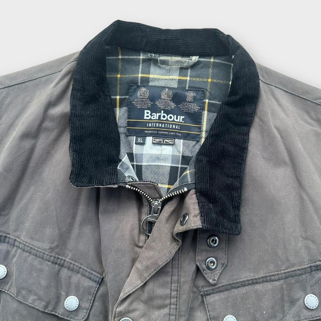 Διεθνές κέρινο μπουφάν Barbour - XL