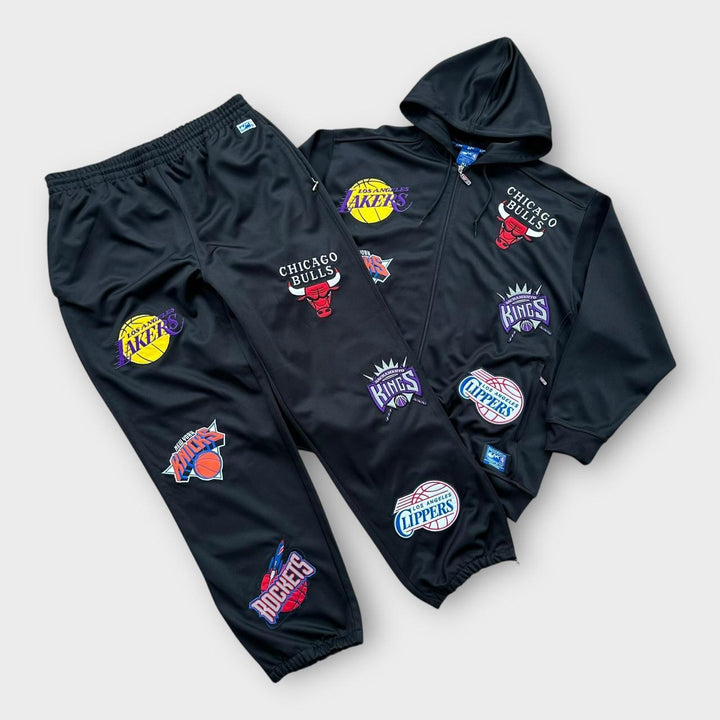 Ολόσωμη φόρμα UNK NBA - XL (ταιριάζει σαν XXL)