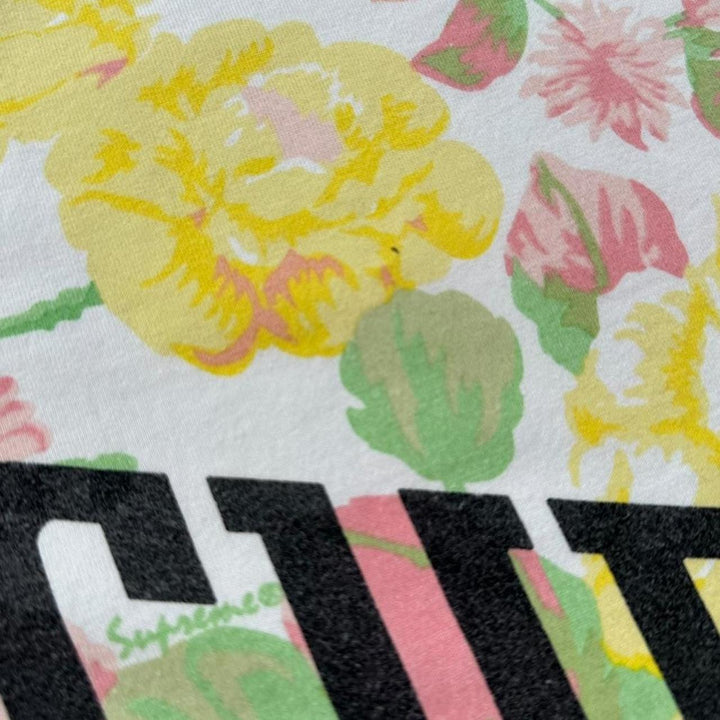 Υπέροχο γραφικό μπλουζάκι με λουλούδια - μεγάλο