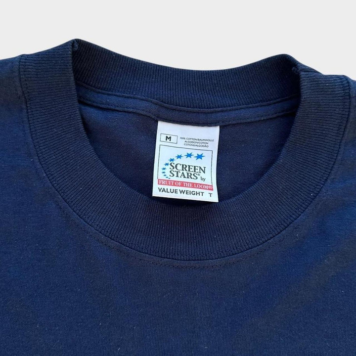 Το 51ο κρατικό μπλουζάκι γραφικών ταινιών - μέσο