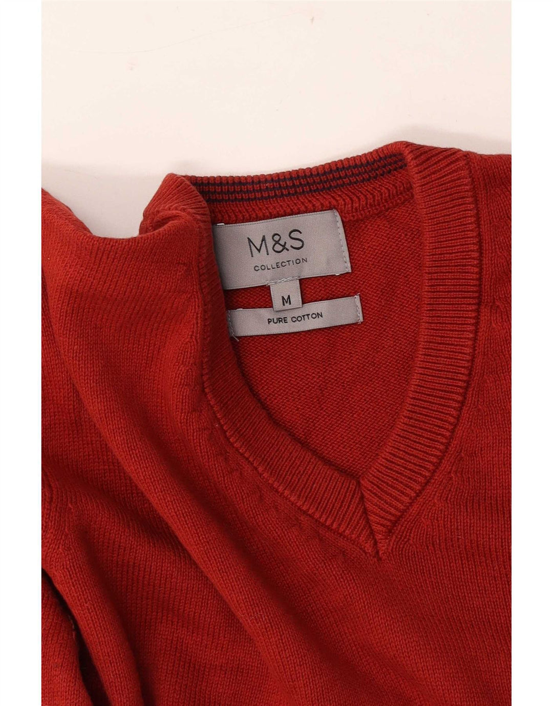 Marks & Spencer Ανδρικό πουλόβερ με λαιμόκοψη σε μεσαίο κόκκινο χρώμα