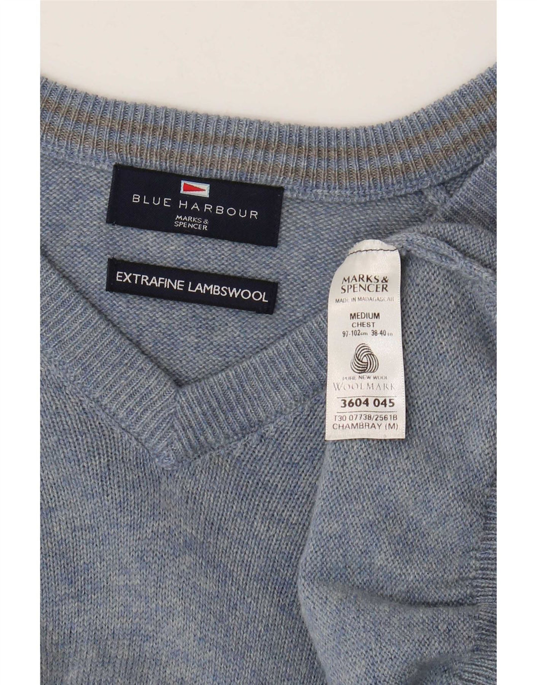 Ανδρικό πουλόβερ Marks & Spencer Blue Harbor με λαιμόκοψη με λαιμόκοψη σε μεσαίο μπλε