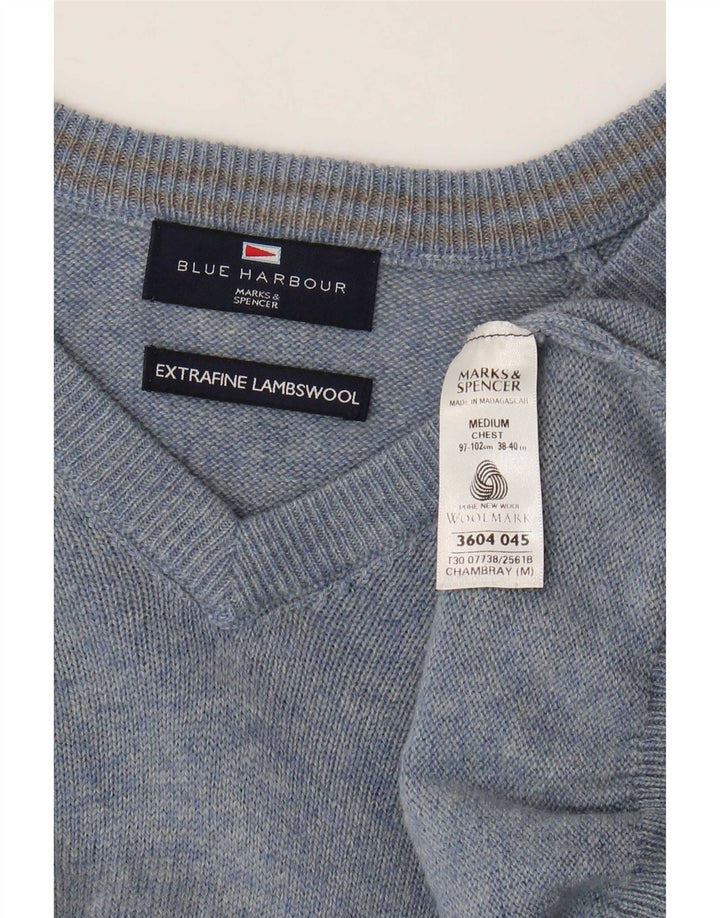 Ανδρικό πουλόβερ Marks & Spencer Blue Harbor με λαιμόκοψη με λαιμόκοψη σε μεσαίο μπλε