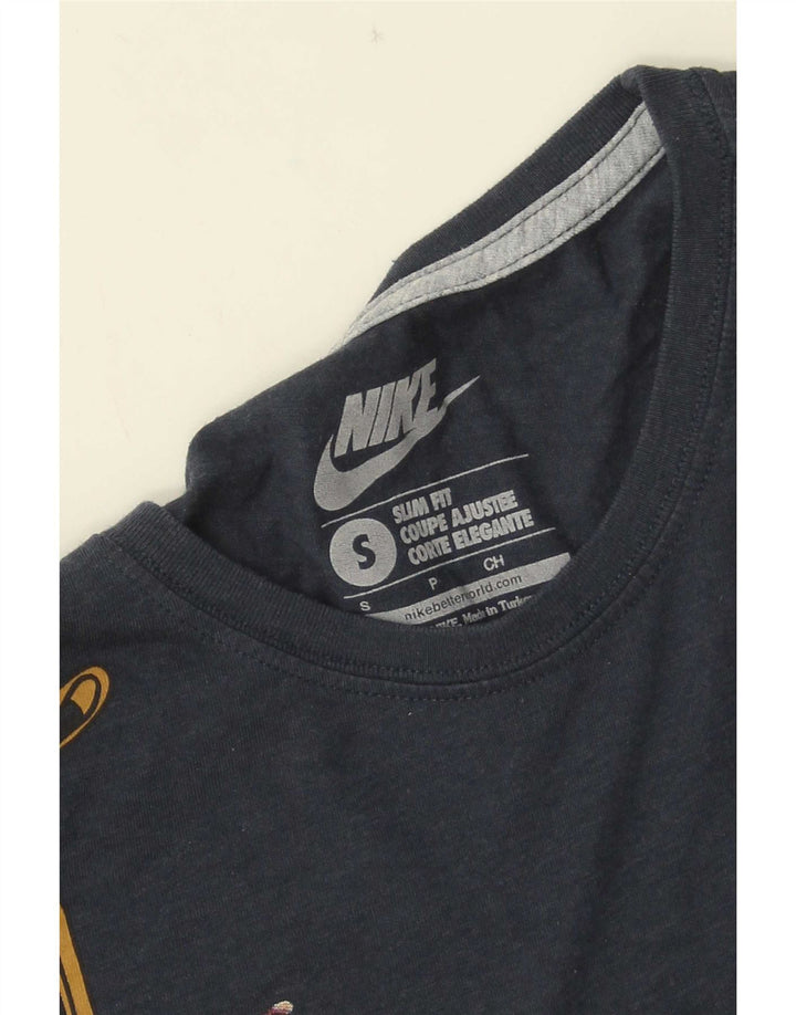 Ανδρικό μπλουζάκι Nike Slim Fit με γραφικό μπλουζάκι Nike Small Navy Blue