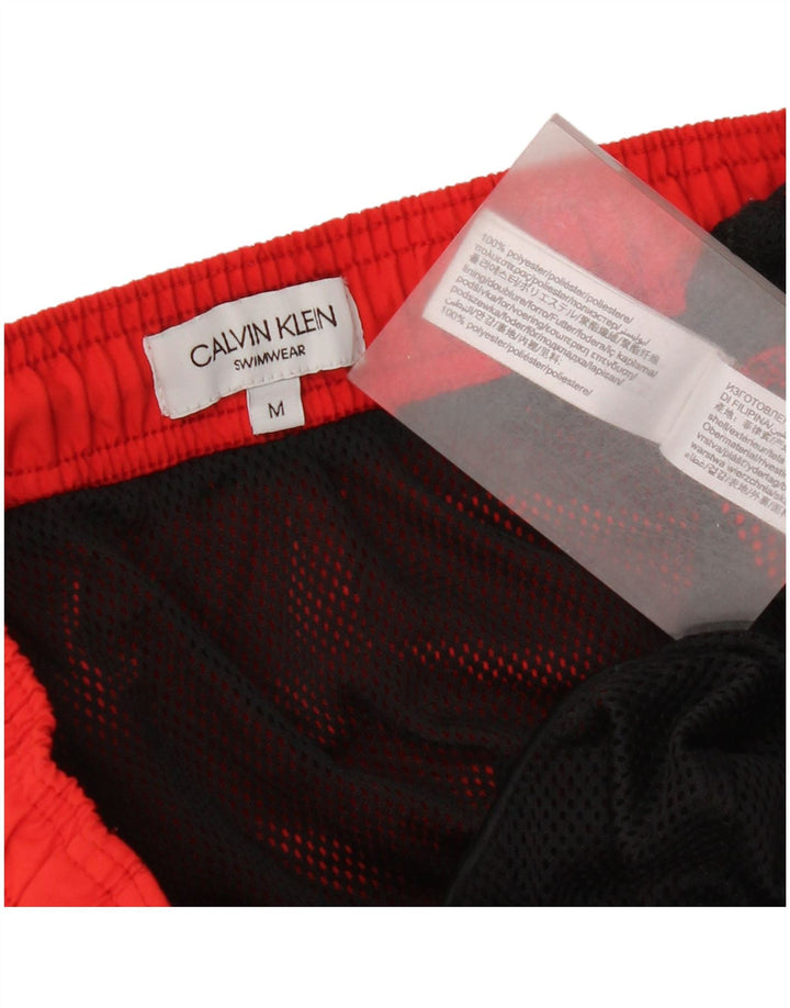 Γραφικό ανδρικό σορτς κολύμβησης Calvin Klein, μεσαίο κόκκινο πολυεστέρα