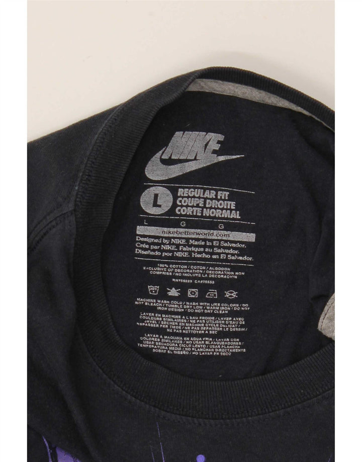 Ανδρικό μπλουζάκι Nike Regular Fit με γραφικό μπλουζάκι, μεγάλο μαύρο βαμβακερό