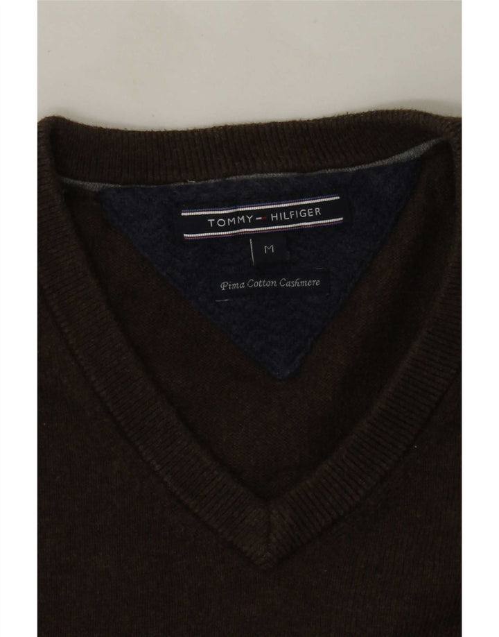 Ανδρικό πουλόβερ Tommy Hilfiger με V λαιμόκοψη, μεσαίο καφέ βαμβακερό