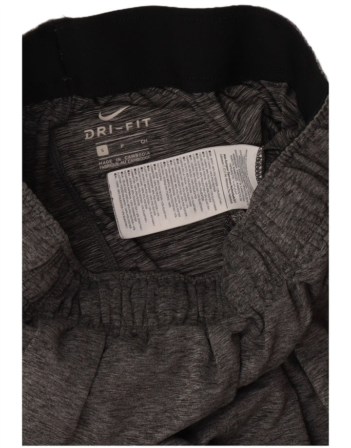 Ανδρικό αθλητικό σορτς Nike Dri Fit από μικρό γκρι πολυεστέρα
