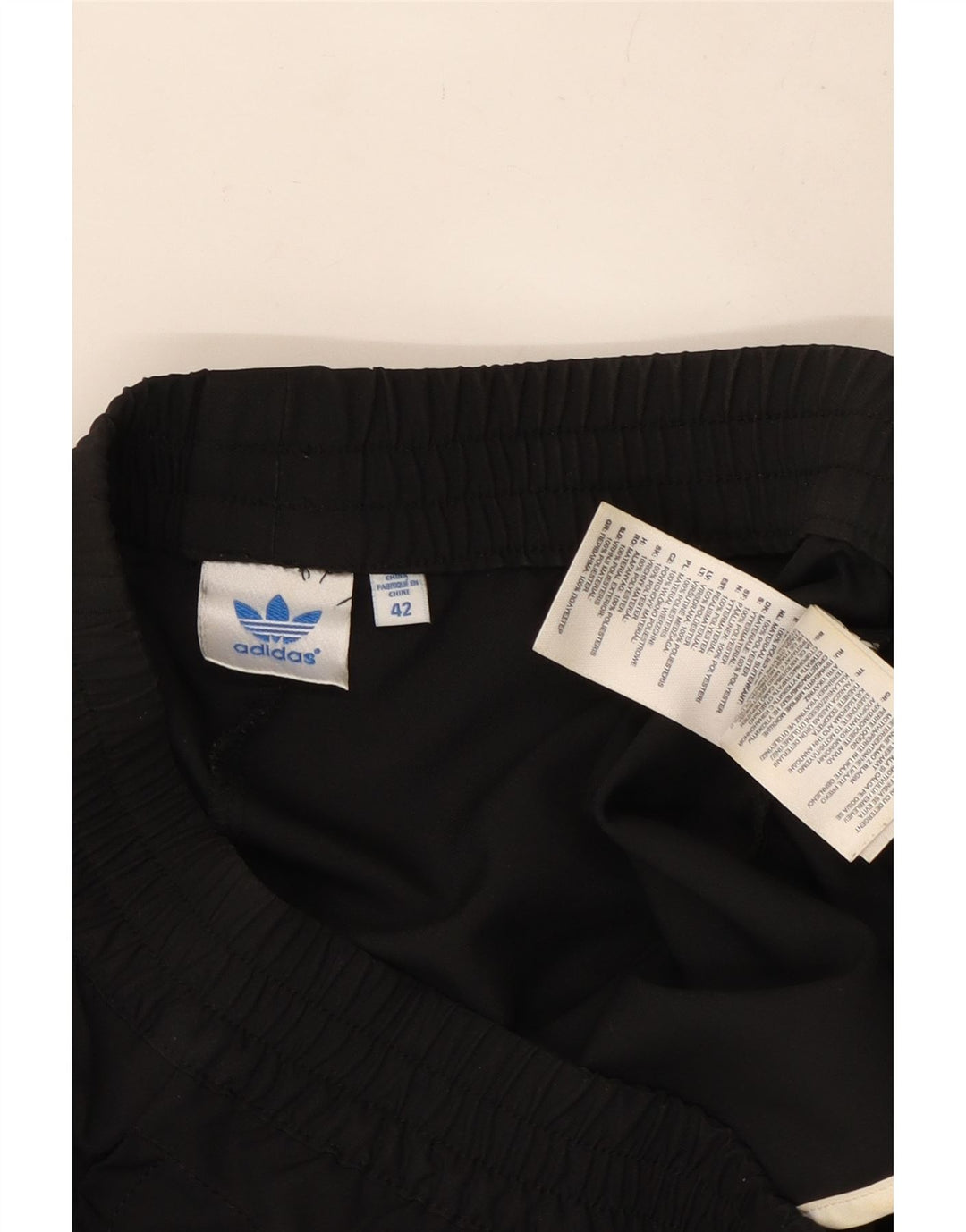 Γυναικείο αθλητικό σορτς Adidas IT 42 μεσαίο μαύρο πολυεστέρα