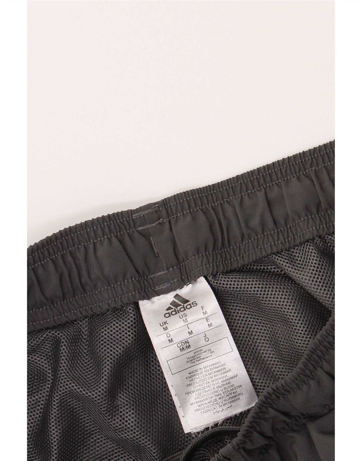 Ανδρικό αθλητικό σορτς Adidas από μεσαίο γκρι πολυεστέρα