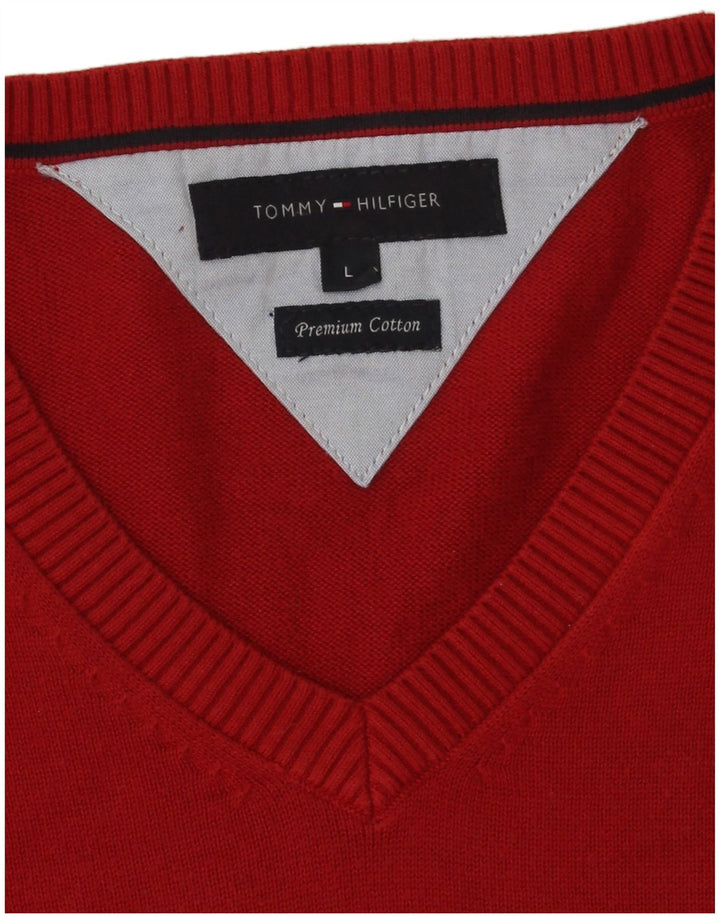 Ανδρικό πουλόβερ Tommy Hilfiger με V λαιμόκοψη, μεγάλο κόκκινο βαμβακερό