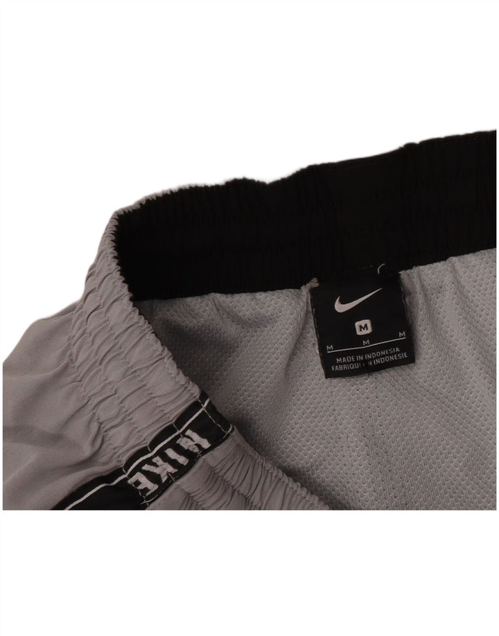 Ανδρικά γραφικά αθλητικά σορτς Nike με μεσαίο γκρι χρώμα από πολυεστέρα