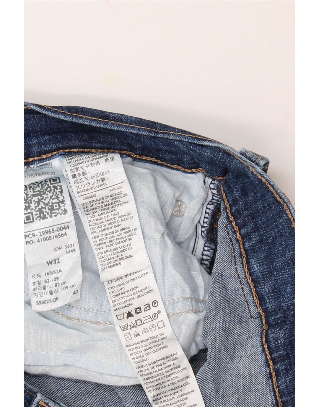 LEVI'S Womens Denim Shorts W32 Large Blue Cotton Vintage Levi's and Second-Hand Levi's from Messina Hembry 