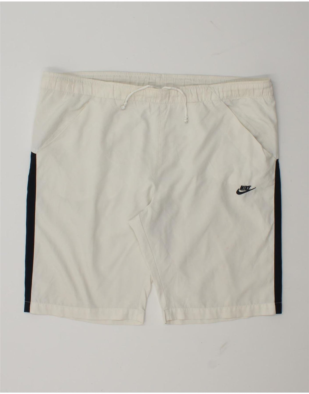 Ανδρικό αθλητικό σορτς Nike σε μεσαίο λευκό χρώμα από πολυεστέρα