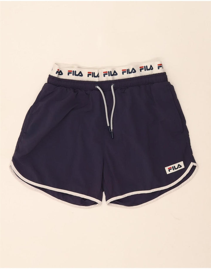 Ανδρικό γραφικό αθλητικό σορτς Fila, μεσαίο μπλε ναυτικό, πολύχρωμο πολυαμίδιο