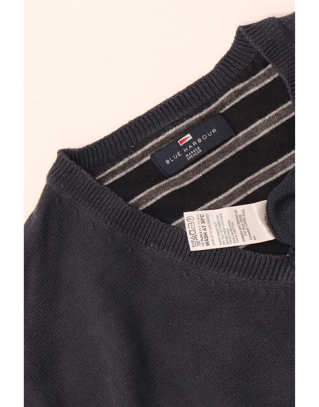 Marks & Spencer Ανδρικό Μπλε πουλόβερ με λαιμόκοψη με λαιμόκοψη σε μαύρο χρώμα, μπλε ναυτικό