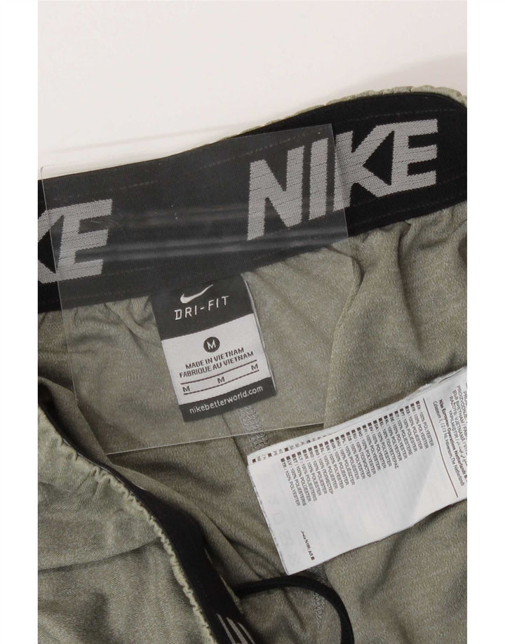 Ανδρικό αθλητικό σορτς Nike Dri Fit από μεσαίο χακί πολυεστέρα