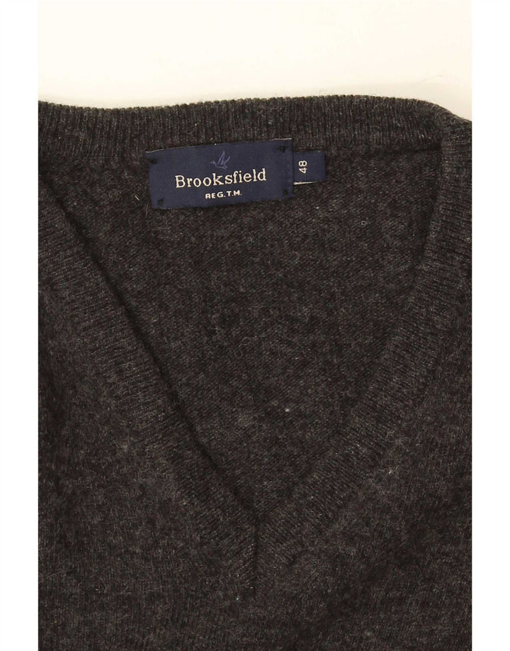 Ανδρικό πουλόβερ Brooksfield με V λαιμόκοψη IT 48 Small Grey