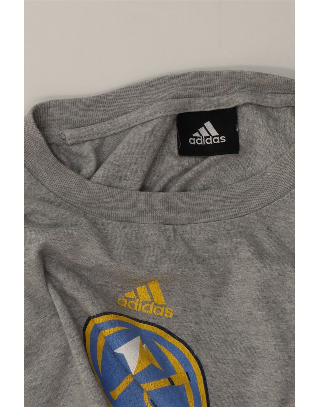 Adidas Ανδρικά γραφικά Ντένβερ Νάγκετς με μακρυμάνικο μπλουζάκι μεσαίου γκρι