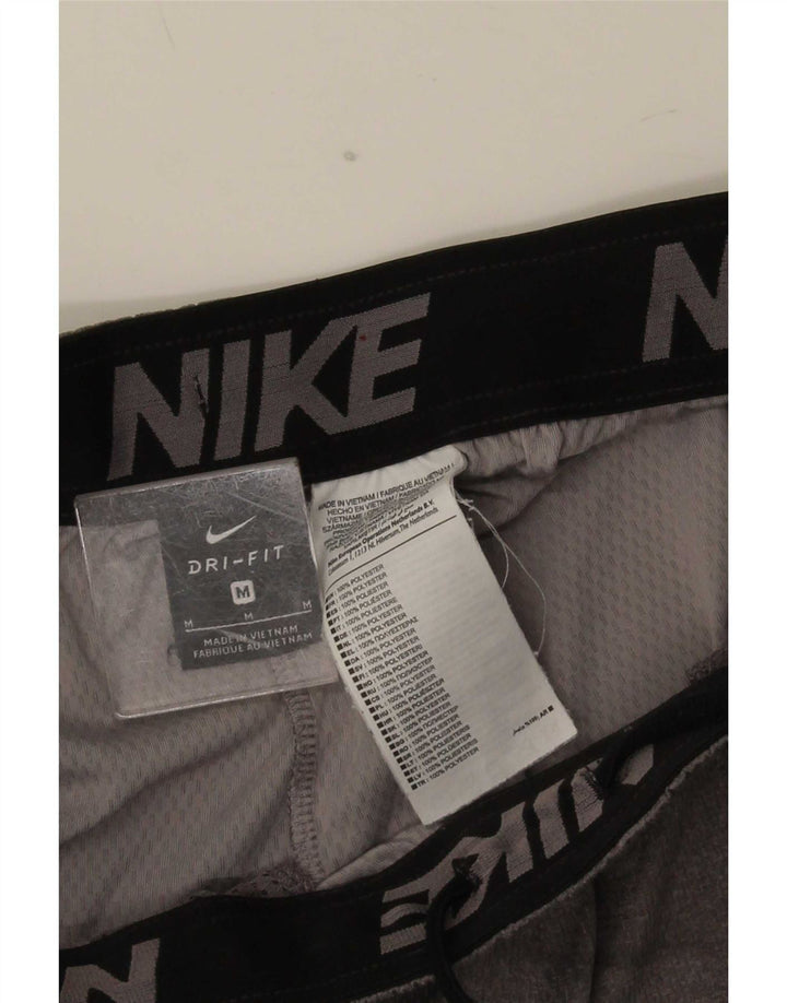 Ανδρικό αθλητικό σορτς Nike Dri Fit από μεσαίο γκρι πολυεστέρα