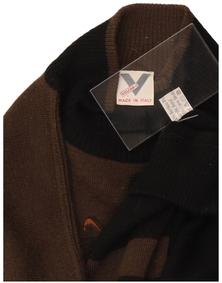 Ανδρικό γραφικό πουλόβερ με λαιμό χελώνα VINTAGE Μικρό καφέ χρώμα