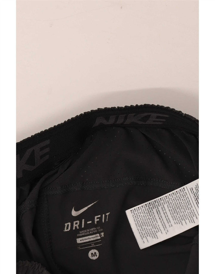 Γραφικό αθλητικό σορτς Nike ανδρικό Dri Fit με μεσαίο γκρι πολυεστέρα