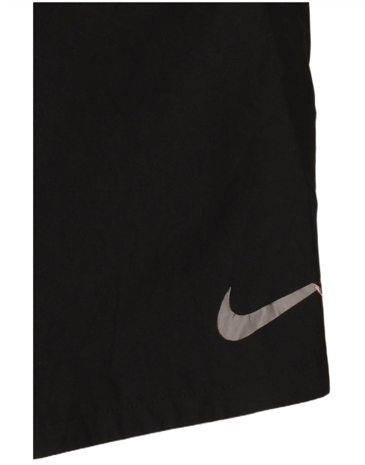 Ανδρικό αθλητικό σορτς Nike Dri Fit από μεσαίο μαύρο πολυεστέρα