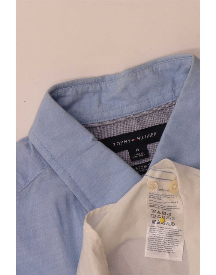 Ανδρικό κοντομάνικο πουκάμισο Tommy Hilfiger προσαρμοσμένο σε μεσαίο μπλε χρώμα