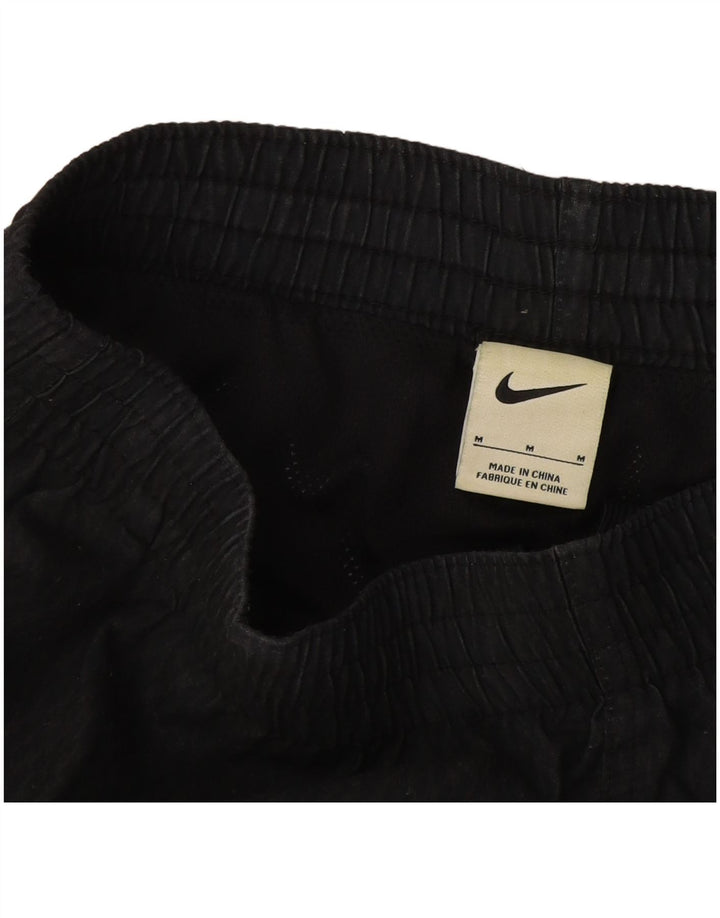 Ανδρικό αθλητικό σορτς Nike σε μεσαίο γκρι χρώμα