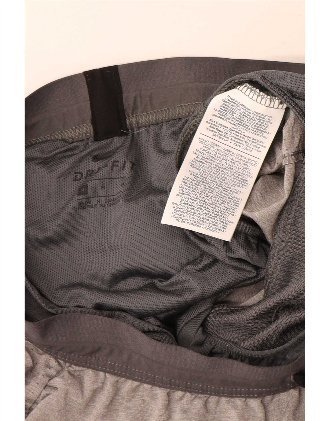 Ανδρικό αθλητικό σορτς Nike Dri Fit από μεσαίο γκρι πολυεστέρα