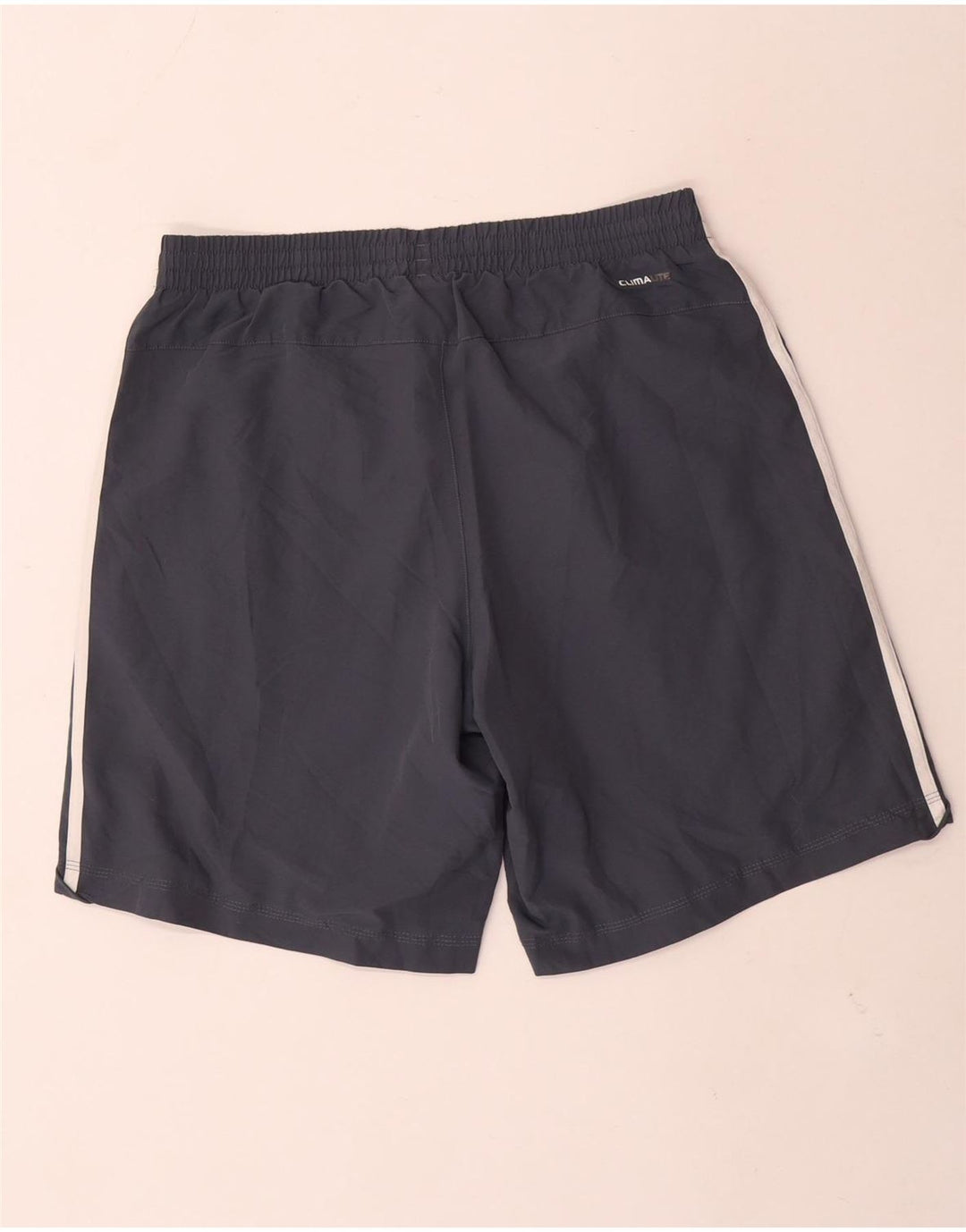 Ανδρικό αθλητικό σορτς Adidas Climalite από μεσαίο γκρι πολυεστέρα