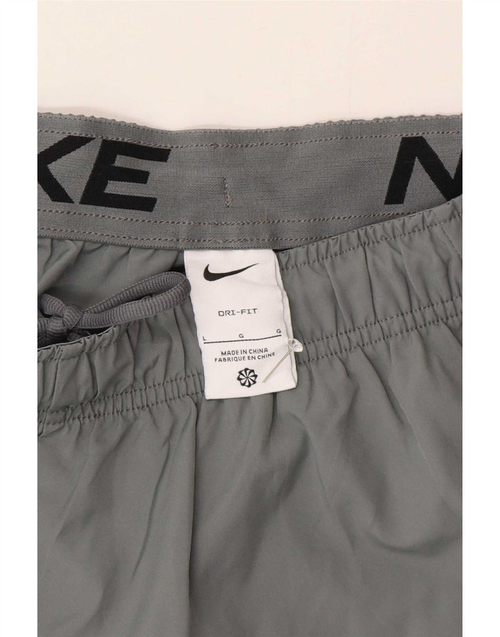 Ανδρικό αθλητικό σορτς Nike Dri Fit με μεγάλο γκρι πολυεστέρα