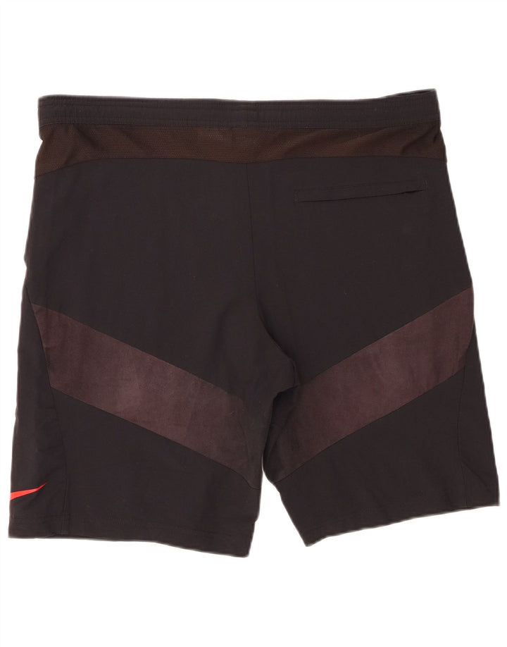 Ανδρικό αθλητικό σορτς Nike σε μεσαίο μαύρο χρώμα, νάιλον