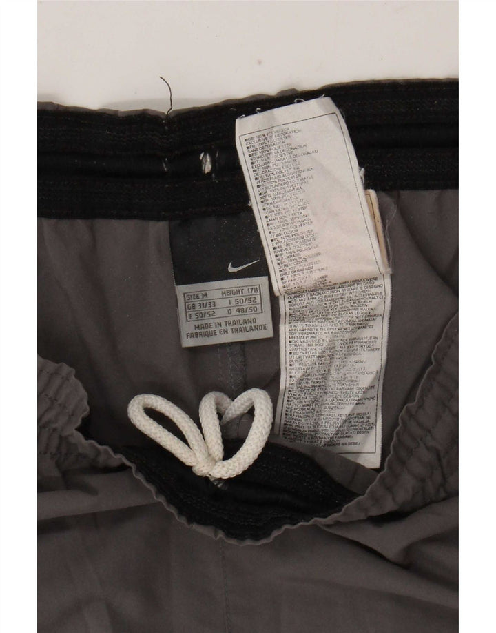 Ανδρικό αθλητικό σορτς Nike με μεσαίο γκρι χρώμα από πολυεστέρα
