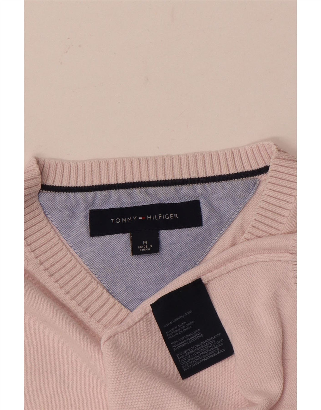 Ανδρικό πουλόβερ Tommy Hilfiger με V λαιμόκοψη, μεσαίο ροζ βαμβακερό