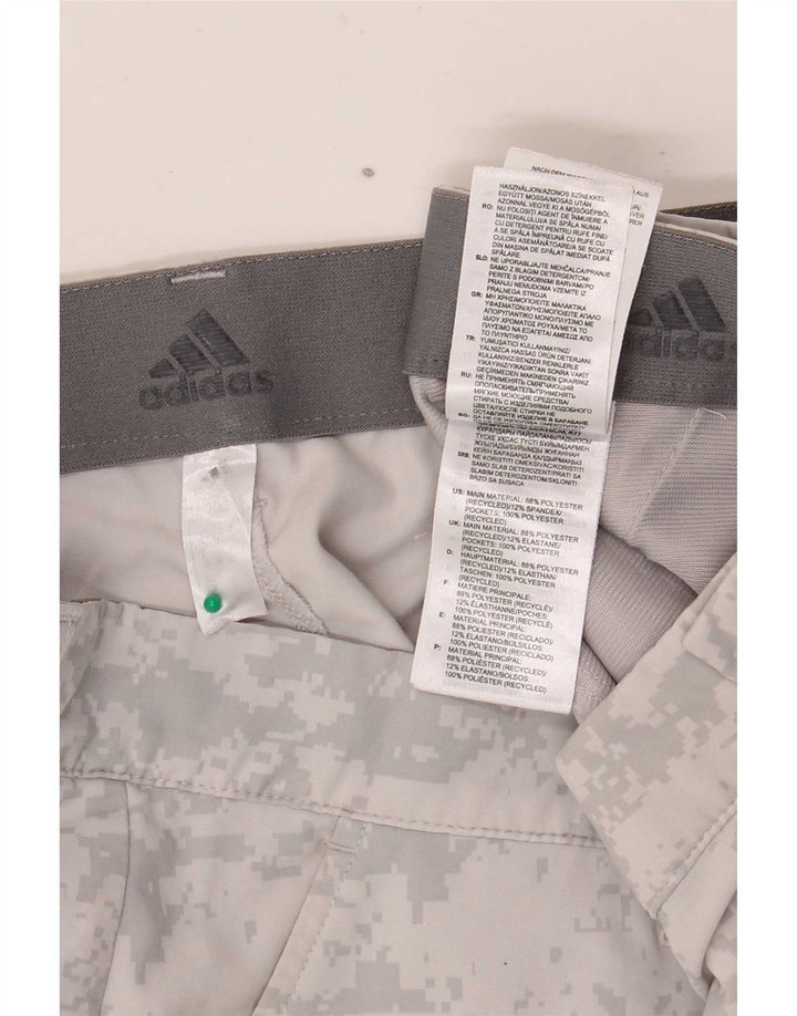 Ανδρικό αθλητικό σορτς Adidas με μεγάλο γκρι πολυεστέρα παραλλαγής