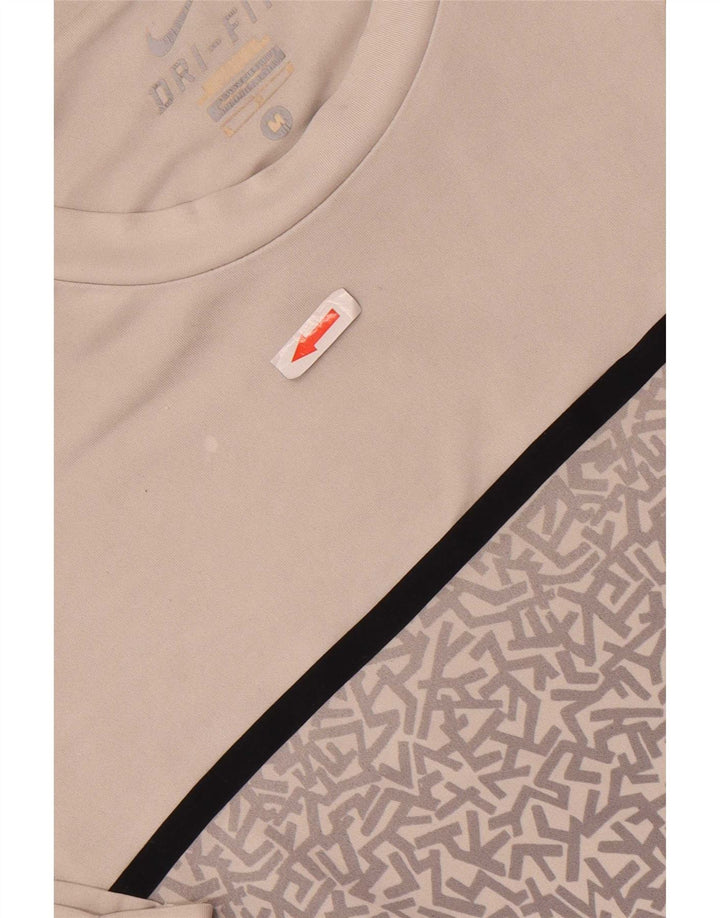 Ανδρικό γραφικό μπλουζάκι Nike Dri Fit με μεσαίο γκρι γεωμετρικό πολυεστέρα