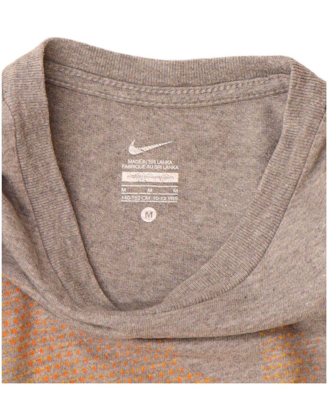 Μπλουζάκι Nike Boys Graphic T-shirt 10-11 ετών, μεσαίο βαμβακερό γκρι