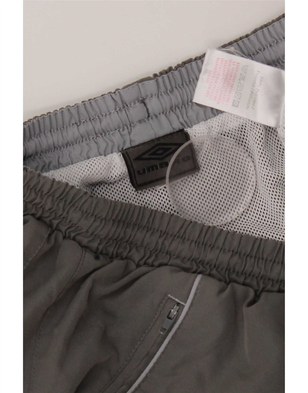 Ανδρικό αθλητικό σορτς Umbro μεγάλο γκρι πολυεστέρα