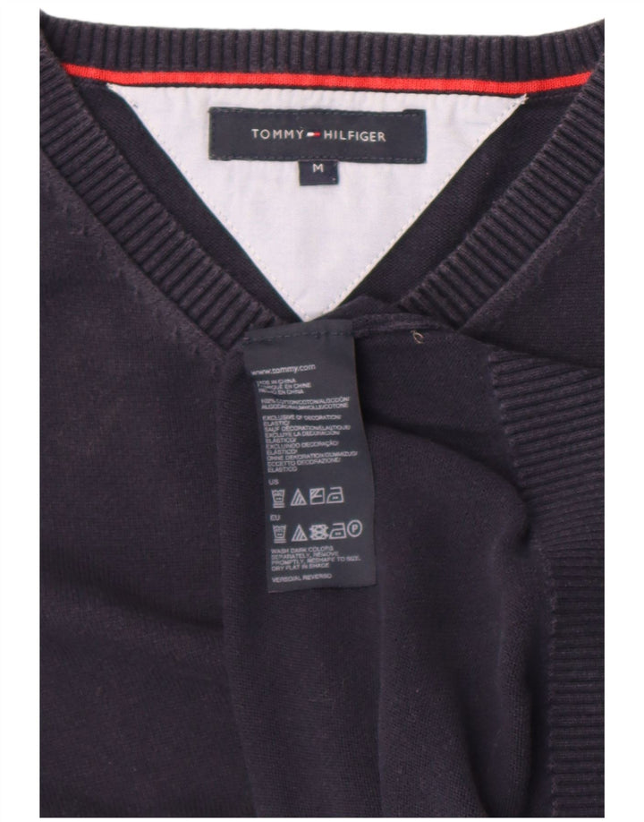 Ανδρικό πουλόβερ Tommy Hilfiger με V λαιμόκοψη, μεσαίο μπλε βαμβακερό